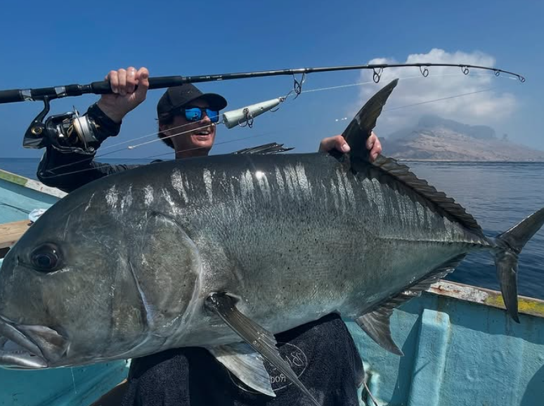 Pescador captura un gt con equipo de popping